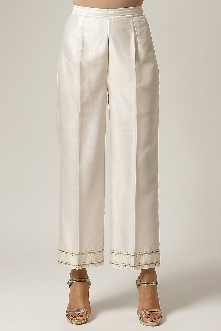 Off-White Silk Chanderi Embroidered Kurta Set by Anantaa By Roohi Trehan at Pernia's Pop Up Shop