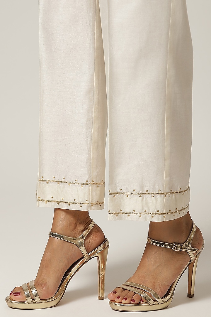 Off-White Silk Chanderi Embroidered Kurta Set by Anantaa By Roohi Trehan at Pernia's Pop Up Shop