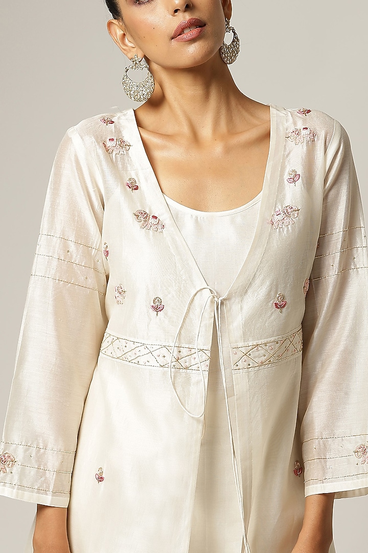 Off-White Silk Chanderi Embroidered Jacket Kurta Set by Anantaa By Roohi Trehan at Pernia's Pop Up Shop