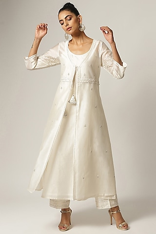 Off-White Silk Chanderi Embroidered Jacket Kurta Set by Anantaa By Roohi Trehan