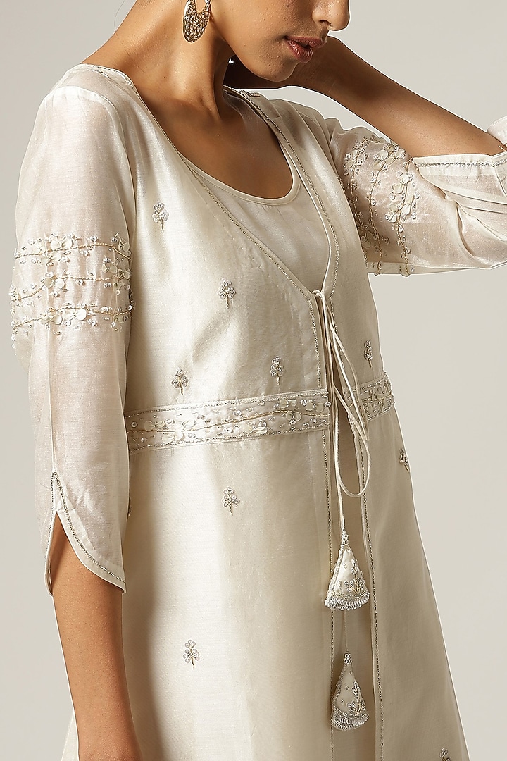 Off-White Silk Chanderi Embroidered Jacket Kurta Set by Anantaa By Roohi Trehan at Pernia's Pop Up Shop