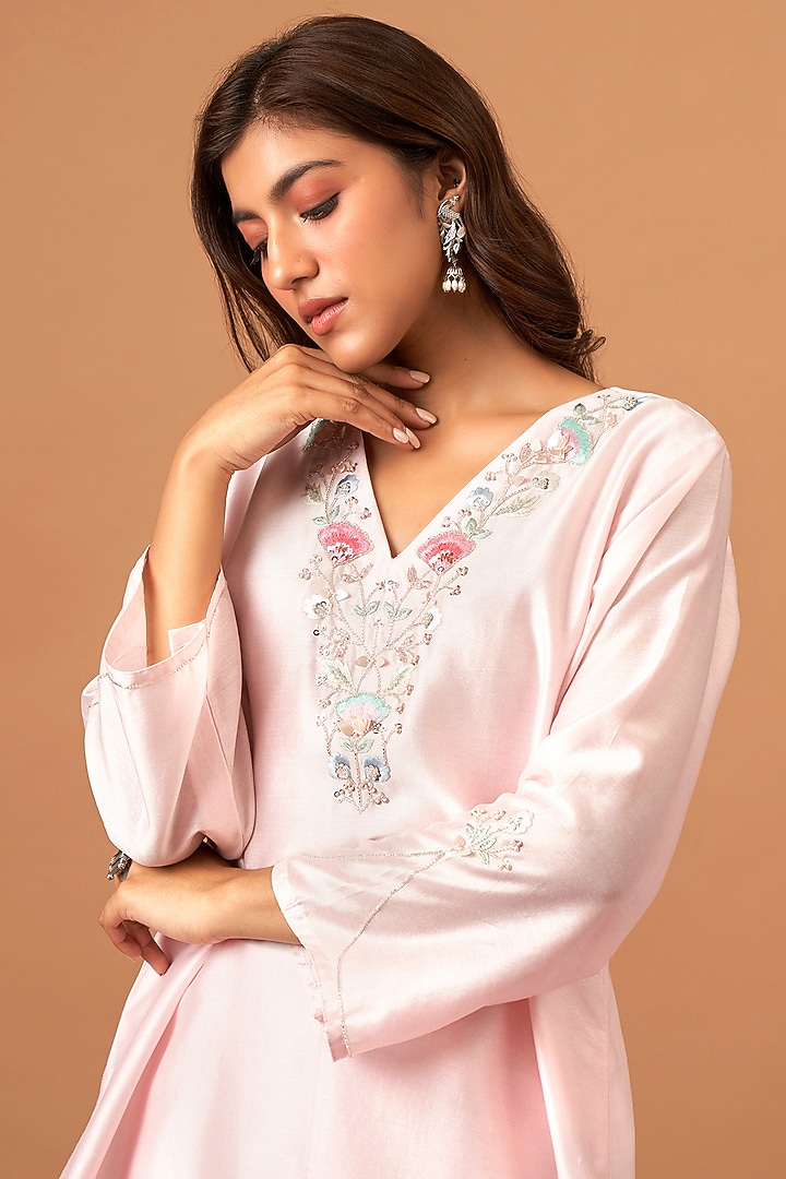 Pink Silk Chanderi Embroidered Kurta Set by Anantaa By Roohi Trehan at Pernia's Pop Up Shop