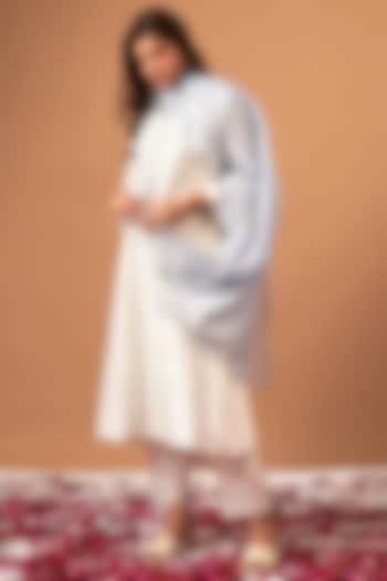 Off-White Silk Chanderi Embroidered Kurta Set by Anantaa By Roohi Trehan at Pernia's Pop Up Shop