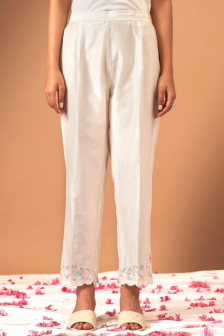 Off-White Silk Chanderi Embroidered Kurta Set by Anantaa By Roohi Trehan at Pernia's Pop Up Shop