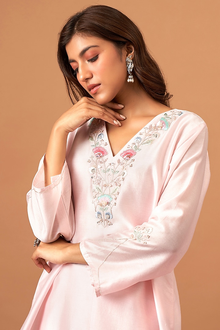 Pink Silk Chanderi Embroidered Kurta Set by Anantaa By Roohi Trehan at Pernia's Pop Up Shop