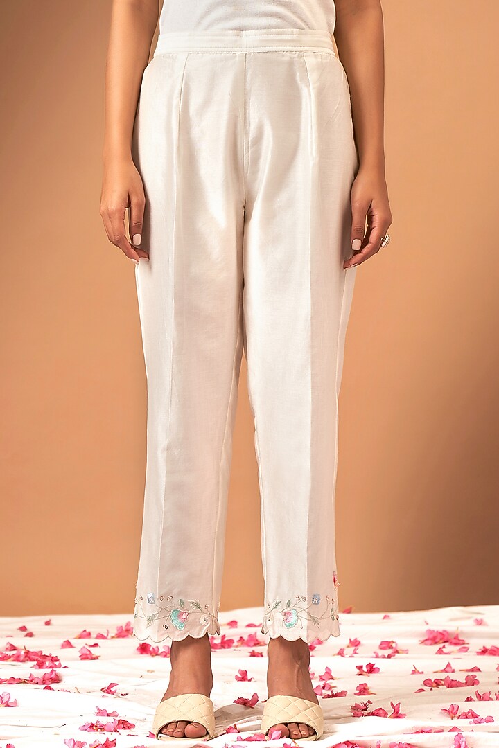 Off-White Silk Chanderi Embroidered Kurta Set by Anantaa By Roohi Trehan at Pernia's Pop Up Shop