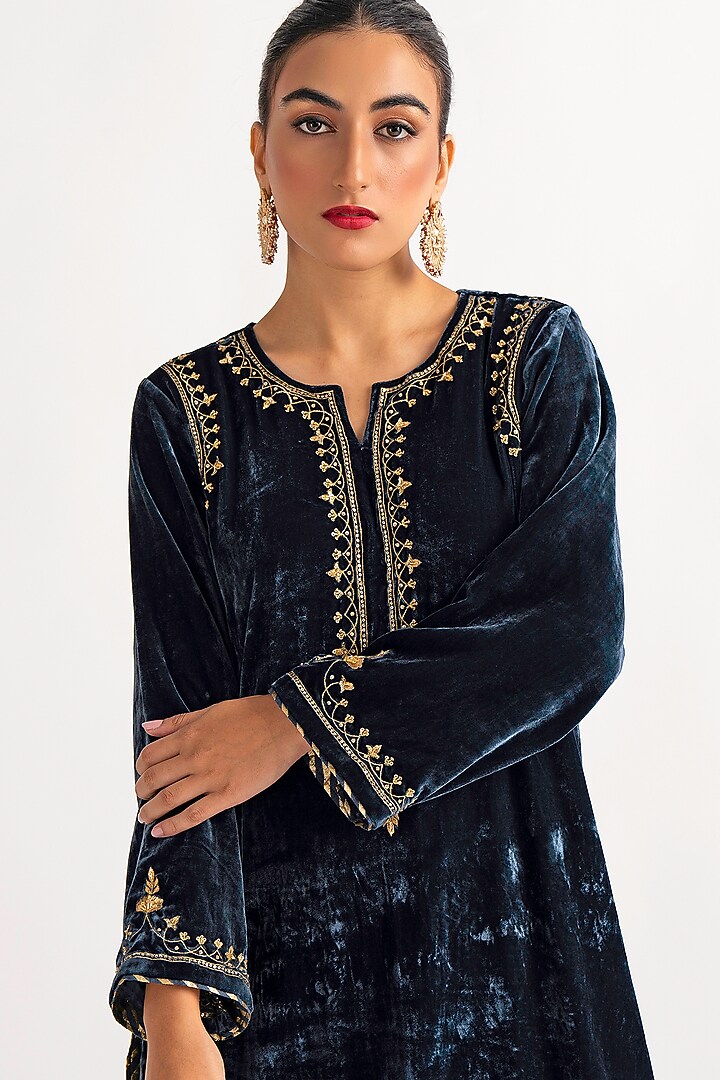 Deep Blue Velvet Hand Embroidered Kurta Set by Anantaa By Roohi Trehan at Pernia's Pop Up Shop