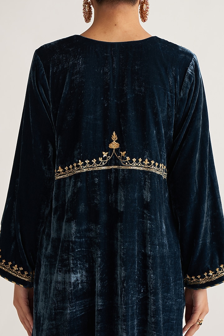 Deep Blue Velvet Hand Embroidered Kurta Set by Anantaa By Roohi Trehan at Pernia's Pop Up Shop