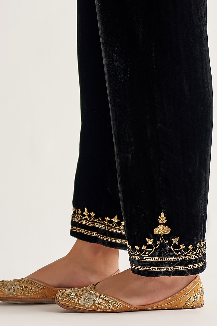 Black Velvet Hand Embroidered Kurta Set by Anantaa By Roohi Trehan at Pernia's Pop Up Shop