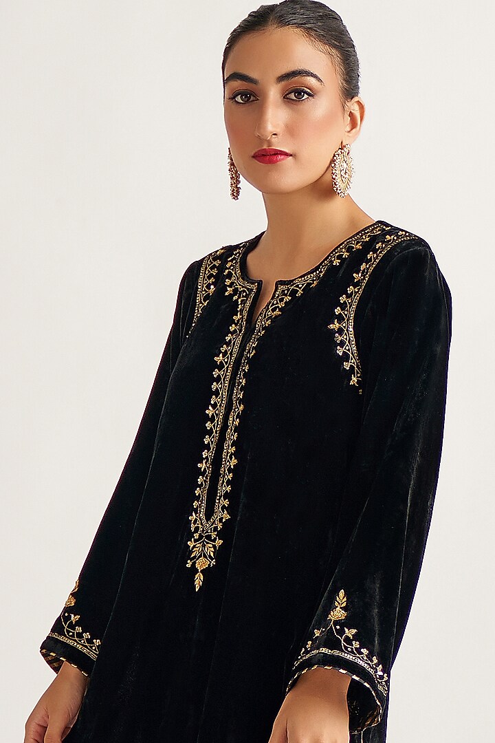 Black Velvet Hand Embroidered Kurta Set by Anantaa By Roohi Trehan at Pernia's Pop Up Shop