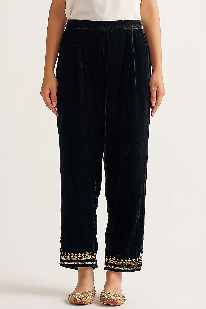 Black Velvet Hand Embroidered Kurta Set by Anantaa By Roohi Trehan at Pernia's Pop Up Shop