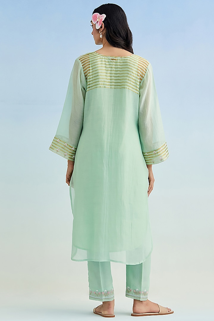 Green Mul Chanderi Thread Embroidered Kurta Set by Anantaa By Roohi Trehan at Pernia's Pop Up Shop