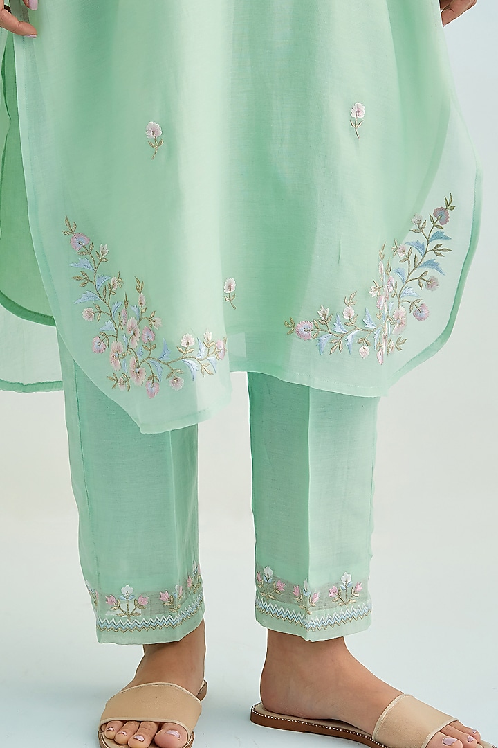 Green Mul Chanderi Thread Embroidered Kurta Set by Anantaa By Roohi Trehan at Pernia's Pop Up Shop