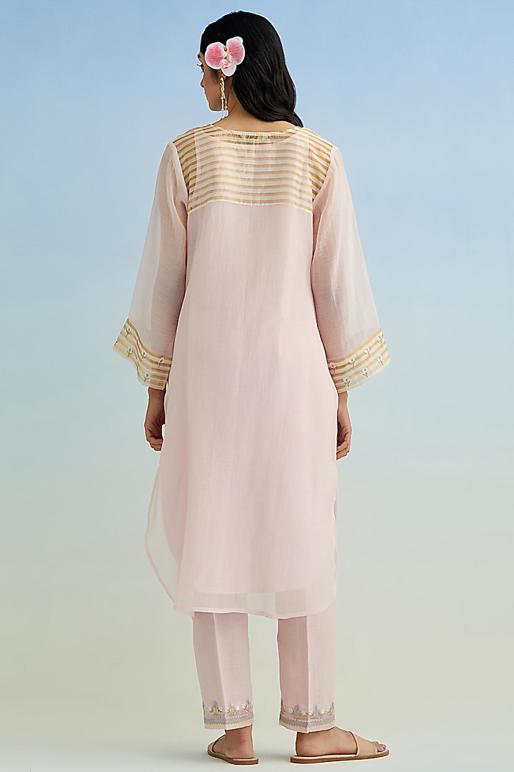 Pink Mul Chanderi Thread Embroidered Kurta Set by Anantaa By Roohi Trehan at Pernia's Pop Up Shop