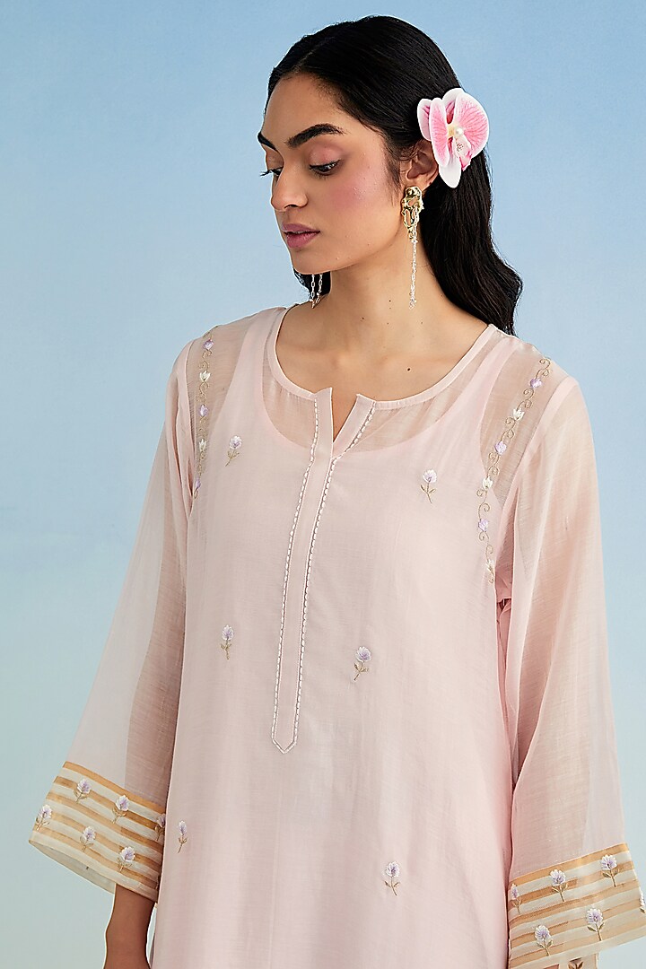 Pink Mul Chanderi Thread Embroidered Kurta Set by Anantaa By Roohi Trehan at Pernia's Pop Up Shop