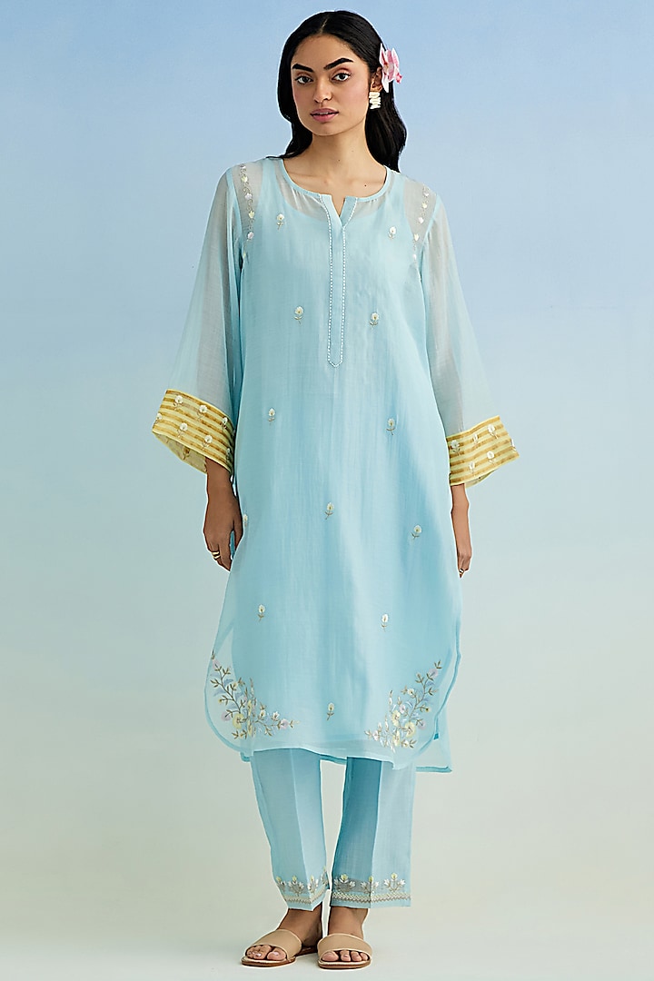Blue Mul Chanderi Thread Embroidered Kurta Set by Anantaa By Roohi Trehan at Pernia's Pop Up Shop