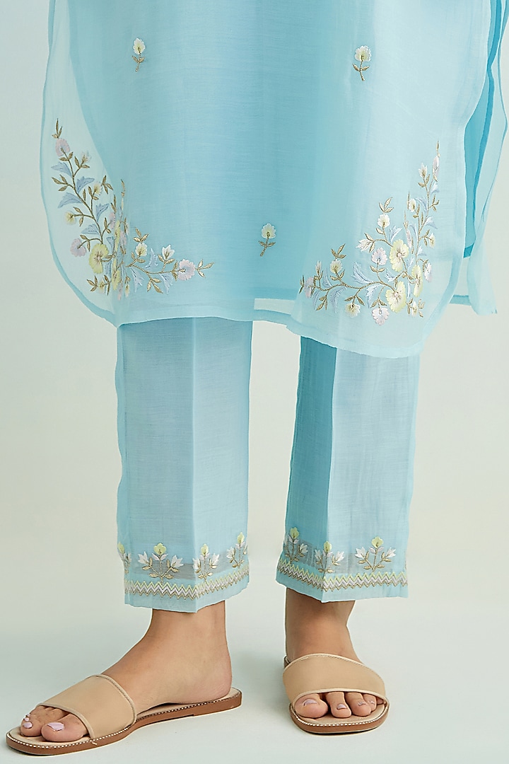 Blue Mul Chanderi Thread Embroidered Kurta Set by Anantaa By Roohi Trehan at Pernia's Pop Up Shop