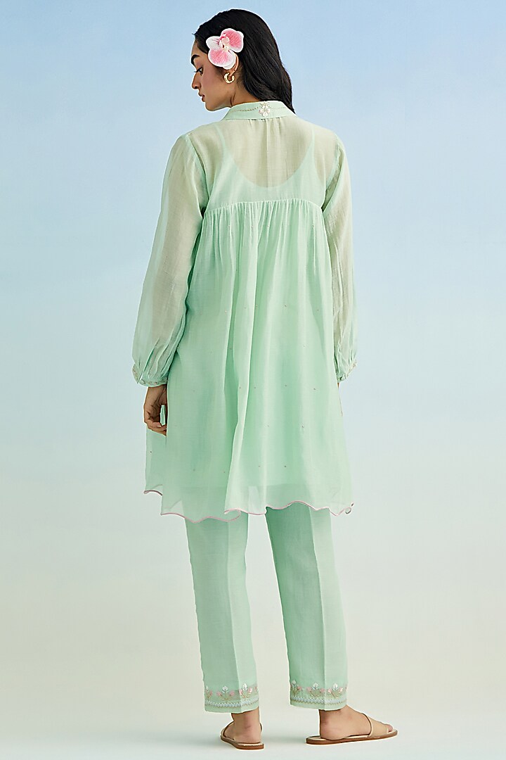 Green Mul Chanderi Floral Embroidered Kurta Set by Anantaa By Roohi Trehan at Pernia's Pop Up Shop