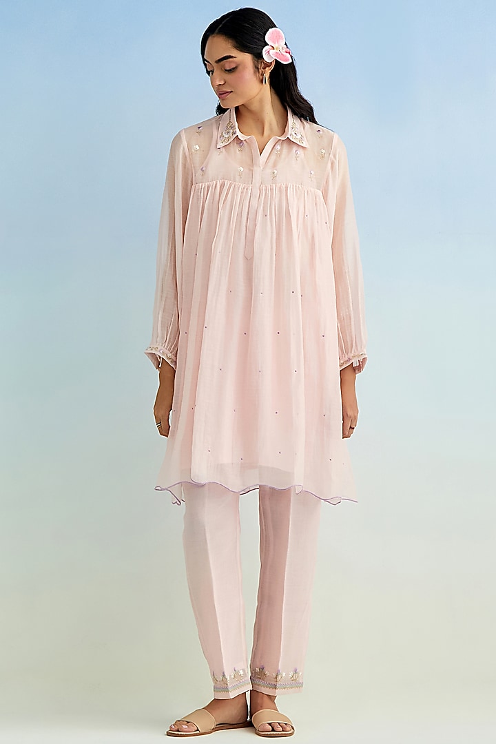 Pink Mul Chanderi Floral Embroidered Kurta Set by Anantaa By Roohi Trehan at Pernia's Pop Up Shop
