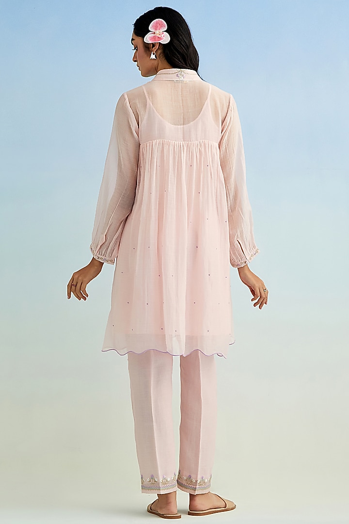 Pink Mul Chanderi Floral Embroidered Kurta Set by Anantaa By Roohi Trehan at Pernia's Pop Up Shop