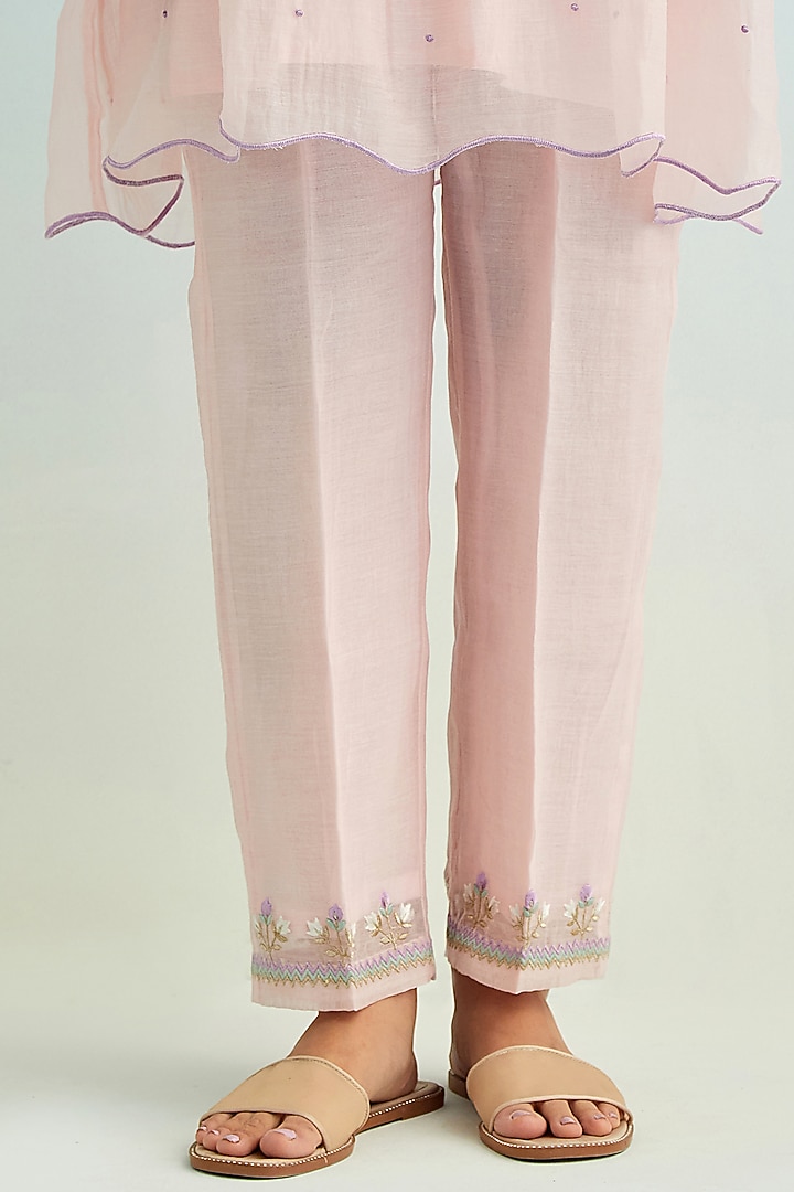 Pink Mul Chanderi Floral Embroidered Kurta Set by Anantaa By Roohi Trehan at Pernia's Pop Up Shop