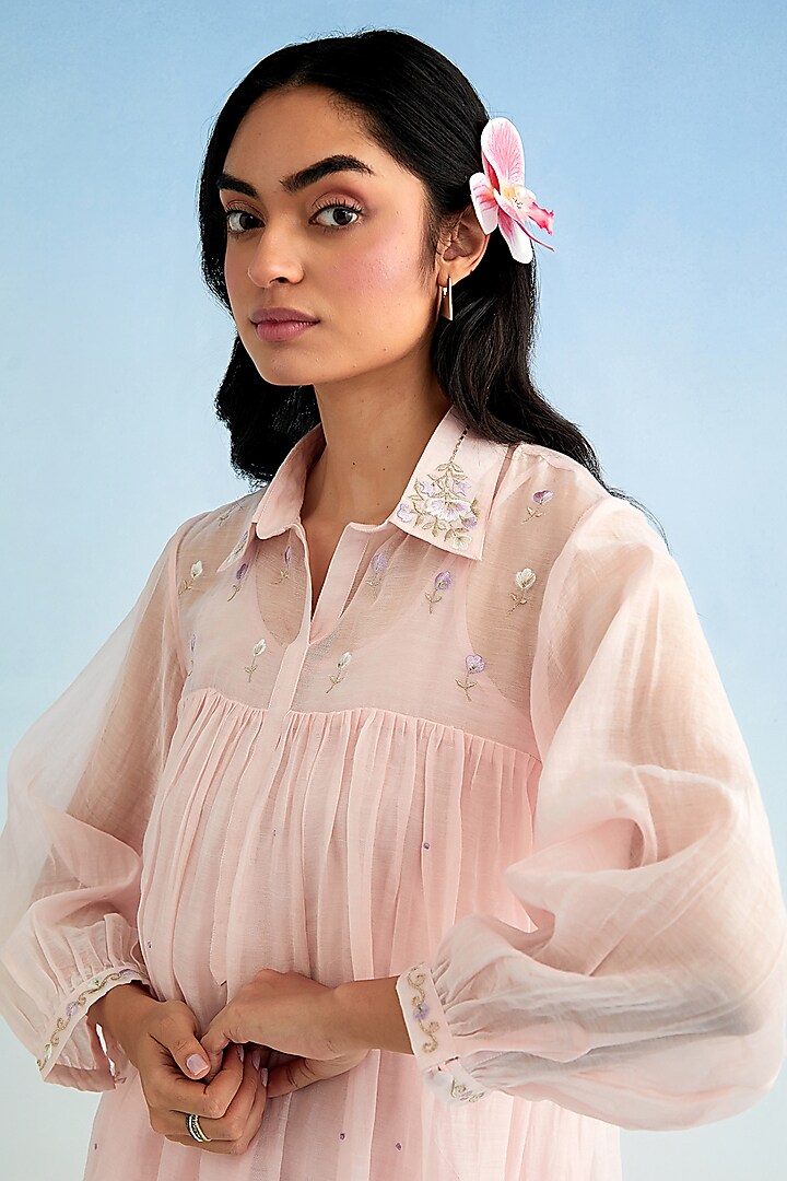 Pink Mul Chanderi Floral Embroidered Kurta Set by Anantaa By Roohi Trehan at Pernia's Pop Up Shop
