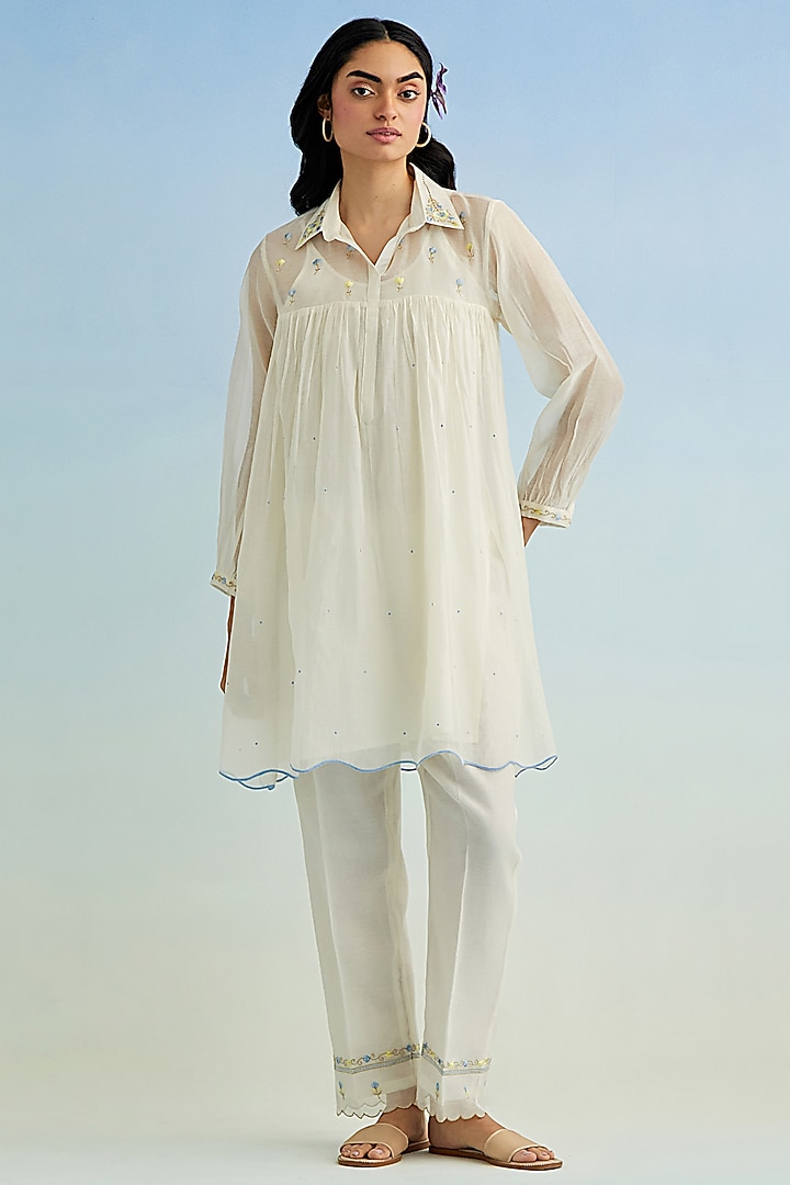 Ivory Mul Chanderi Floral Embroidered Kurta Set by Anantaa By Roohi Trehan at Pernia's Pop Up Shop