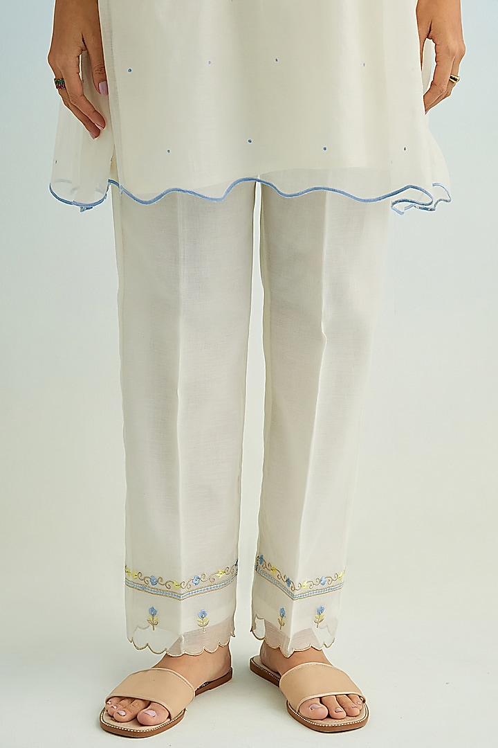 Ivory Mul Chanderi Floral Embroidered Kurta Set by Anantaa By Roohi Trehan at Pernia's Pop Up Shop