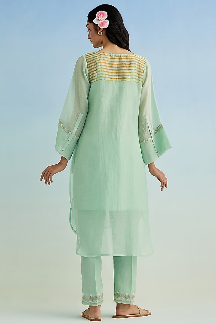 Green Mul Chanderi Floral Embroidered Kurta Set by Anantaa By Roohi Trehan at Pernia's Pop Up Shop