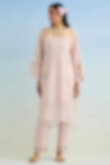 Pink Mul Chanderi Floral Embroidered Kurta Set by Anantaa By Roohi Trehan at Pernia's Pop Up Shop