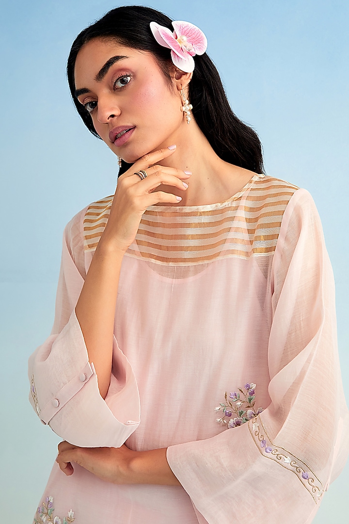 Pink Mul Chanderi Floral Embroidered Kurta Set by Anantaa By Roohi Trehan at Pernia's Pop Up Shop