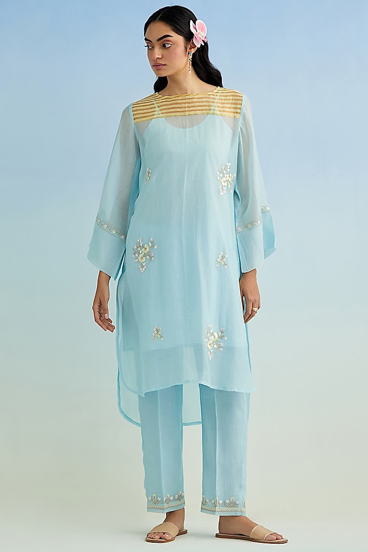 Blue Mul Chanderi Floral Embroidered Kurta Set by Anantaa By Roohi Trehan at Pernia's Pop Up Shop