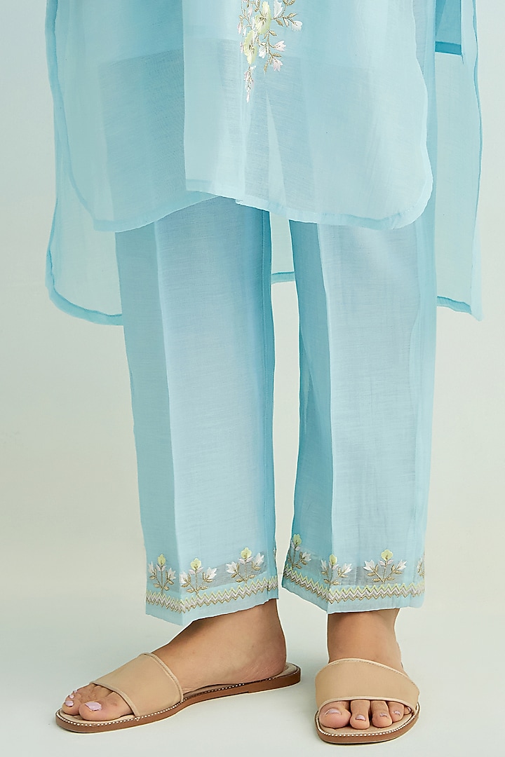 Blue Mul Chanderi Floral Embroidered Kurta Set by Anantaa By Roohi Trehan at Pernia's Pop Up Shop
