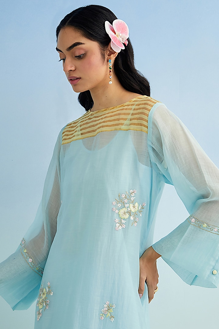Blue Mul Chanderi Floral Embroidered Kurta Set by Anantaa By Roohi Trehan at Pernia's Pop Up Shop