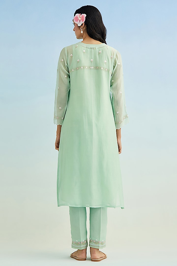 Green Mul Chanderi Floral Embroidered Kurta Set by Anantaa By Roohi Trehan at Pernia's Pop Up Shop