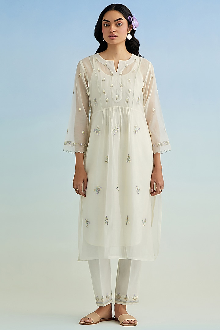 Ivory Mul Chanderi Embroidered Kurta Set by Anantaa By Roohi Trehan at Pernia's Pop Up Shop