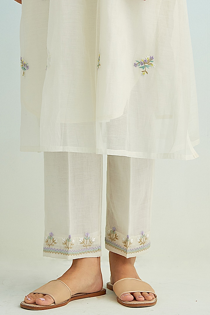 Ivory Mul Chanderi Embroidered Kurta Set by Anantaa By Roohi Trehan at Pernia's Pop Up Shop