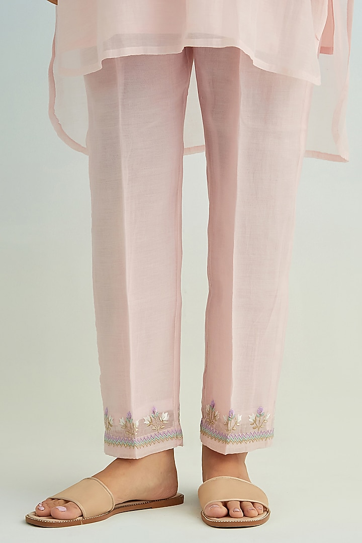 Pink Mul Chanderi Floral Embroidered Kurta Set by Anantaa By Roohi Trehan at Pernia's Pop Up Shop