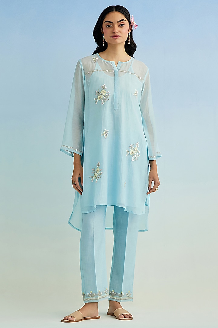 Blue Mul Chanderi Floral Embroidered High-Low Kurta Set by Anantaa By Roohi Trehan at Pernia's Pop Up Shop