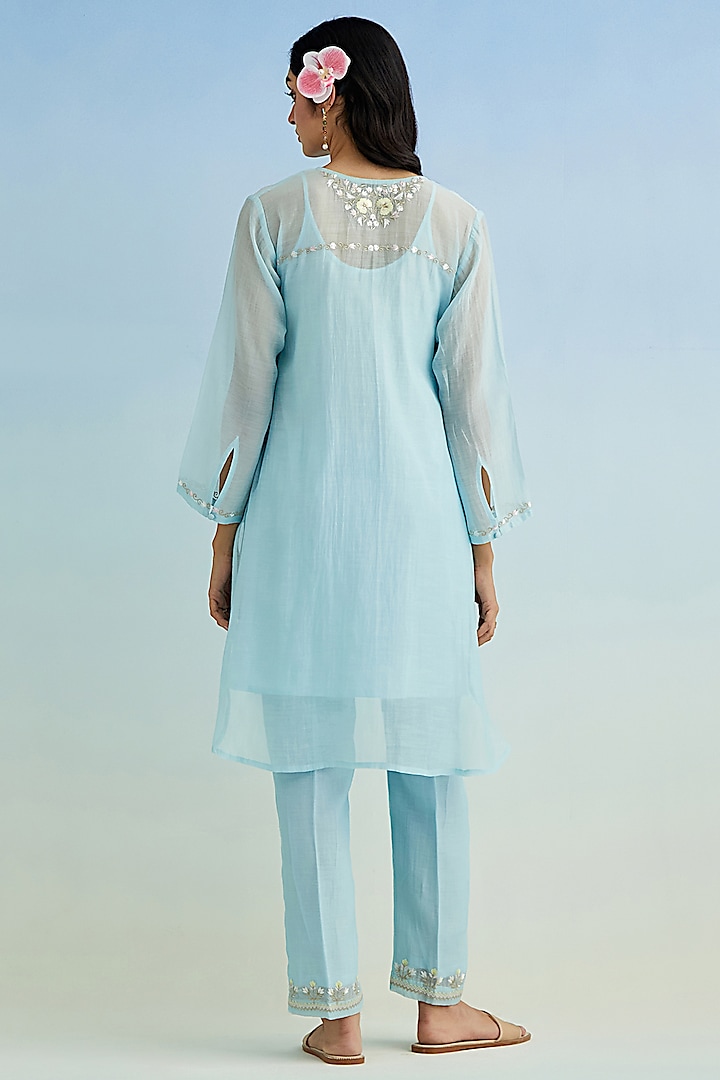 Blue Mul Chanderi Floral Embroidered High-Low Kurta Set by Anantaa By Roohi Trehan at Pernia's Pop Up Shop