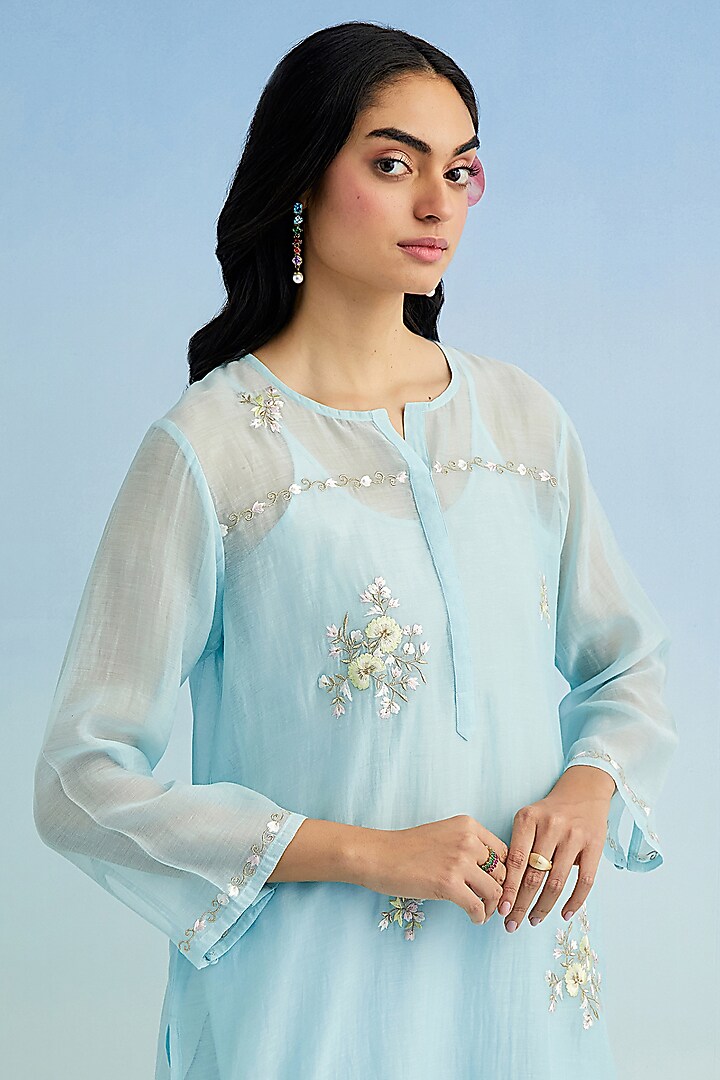 Blue Mul Chanderi Floral Embroidered High-Low Kurta Set by Anantaa By Roohi Trehan at Pernia's Pop Up Shop
