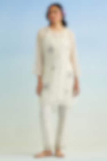 Ivory Mul Chanderi Floral Embroidered High-Low Kurta Set by Anantaa By Roohi Trehan at Pernia's Pop Up Shop