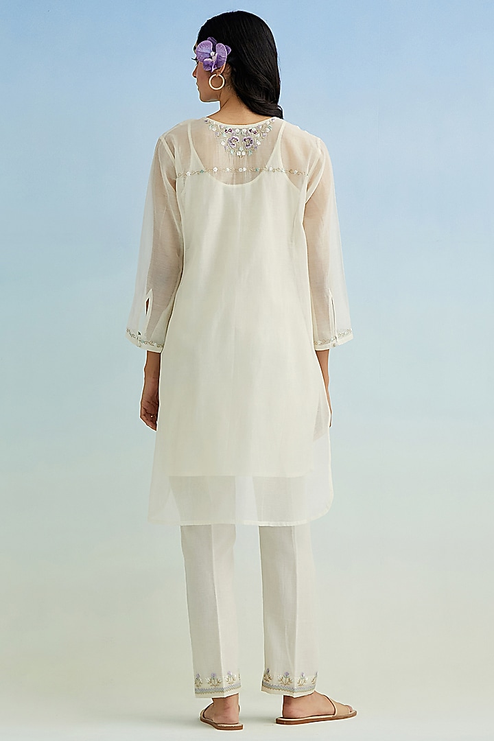 Ivory Mul Chanderi Floral Embroidered High-Low Kurta Set by Anantaa By Roohi Trehan at Pernia's Pop Up Shop
