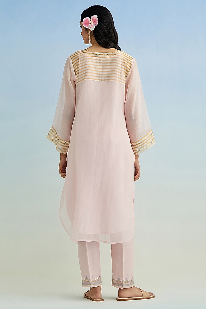 Pink Mul Chanderi Thread Embroidered Kurta Set by Anantaa By Roohi Trehan at Pernia's Pop Up Shop