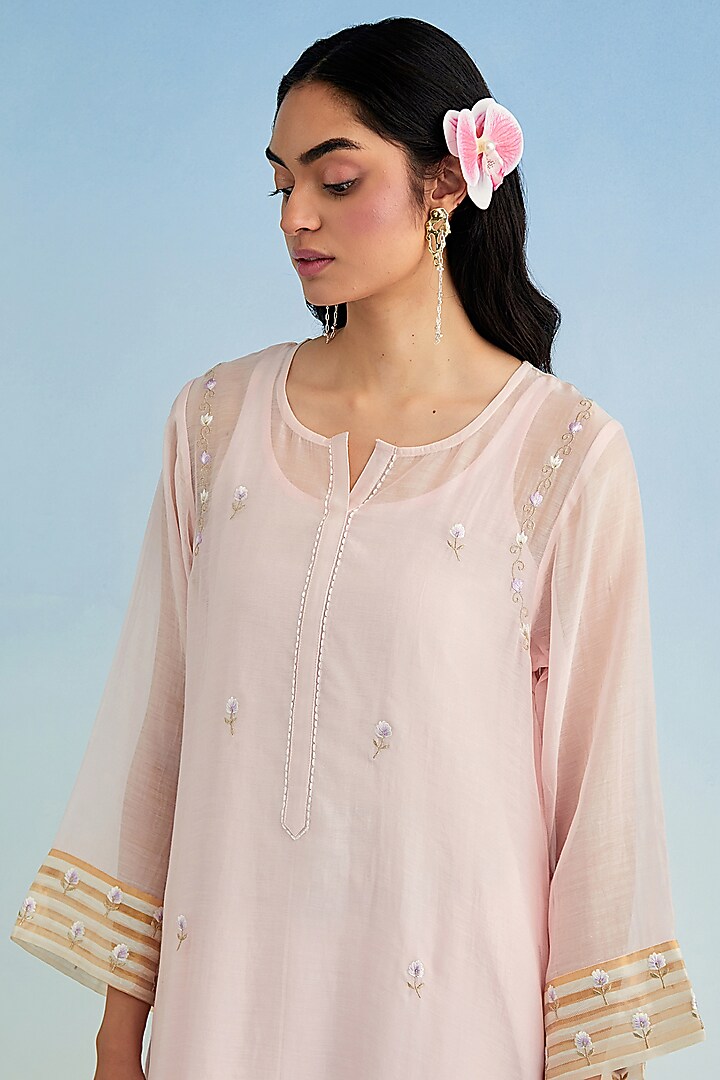 Pink Mul Chanderi Thread Embroidered Kurta Set by Anantaa By Roohi Trehan at Pernia's Pop Up Shop