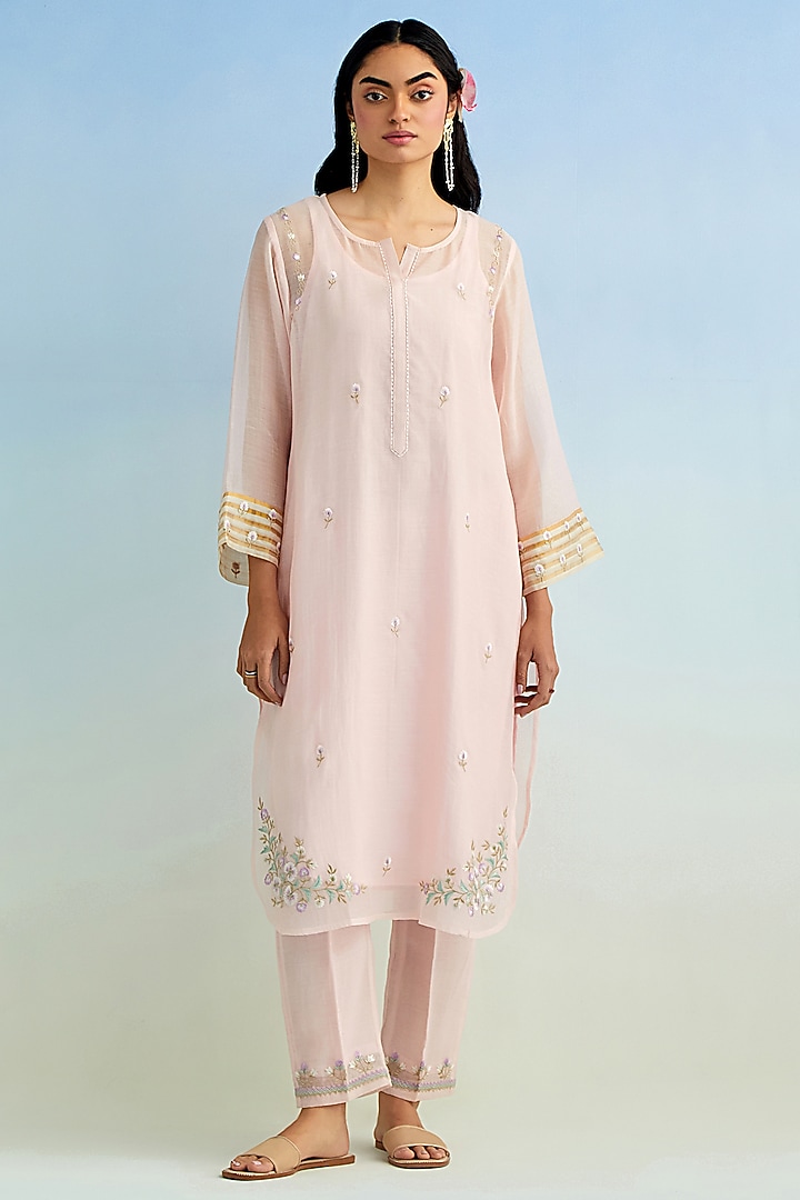 Pink Mul Chanderi Thread Embroidered Kurta Set by Anantaa By Roohi Trehan at Pernia's Pop Up Shop