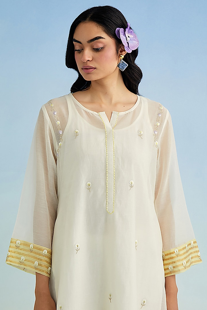 Ivory Mul Chanderi Thread Embroidered Kurta Set by Anantaa By Roohi Trehan at Pernia's Pop Up Shop