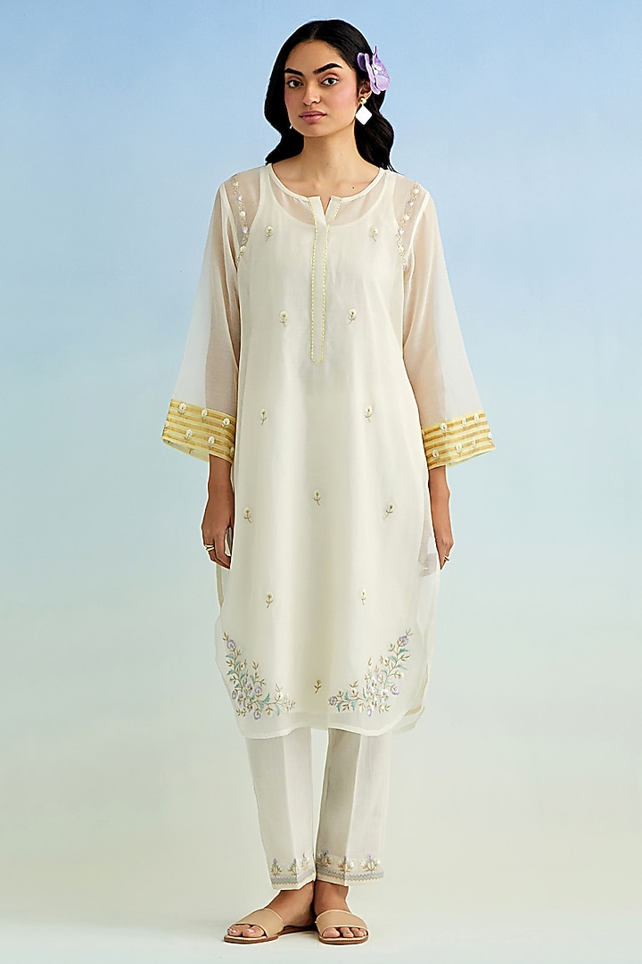 Ivory Mul Chanderi Thread Embroidered Kurta Set by Anantaa By Roohi Trehan at Pernia's Pop Up Shop