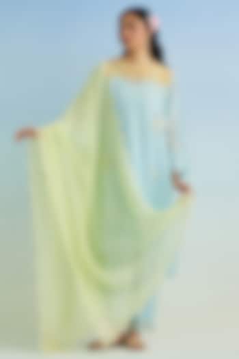 Blue Mul Chanderi Thread Embroidered High-Low Kurta Set by Anantaa By Roohi Trehan at Pernia's Pop Up Shop
