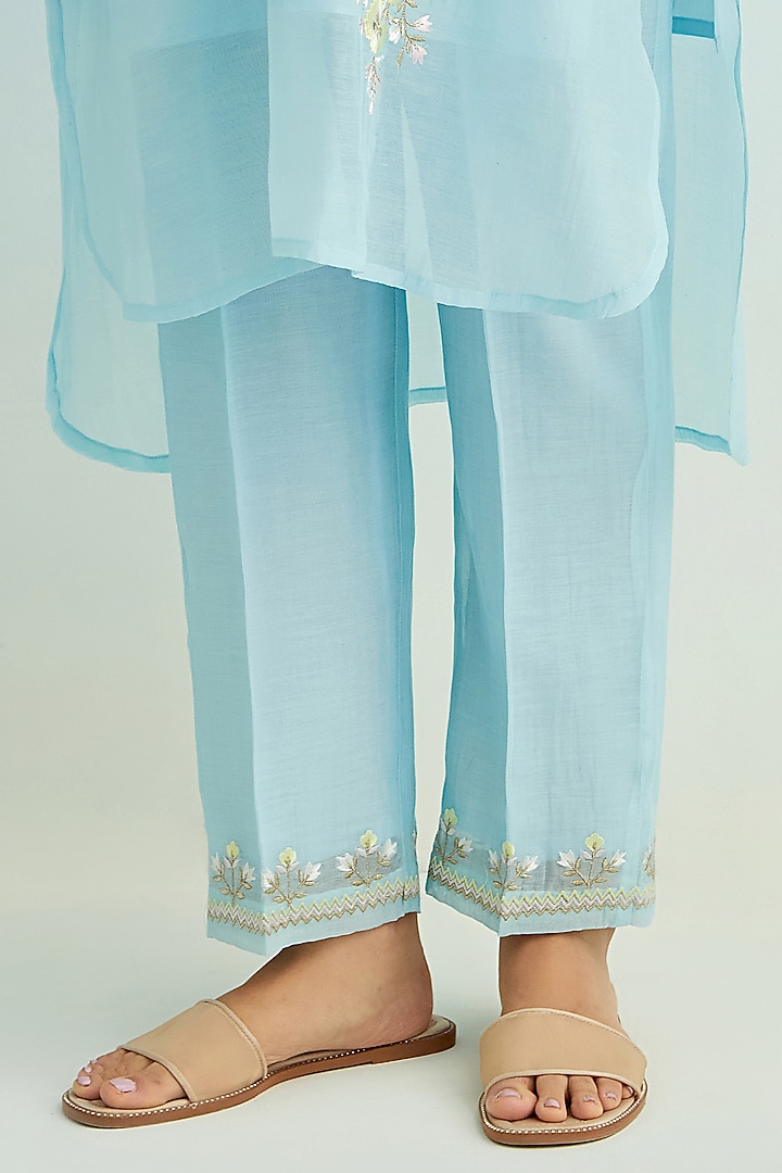 Blue Mul Chanderi Thread Embroidered High-Low Kurta Set by Anantaa By Roohi Trehan at Pernia's Pop Up Shop
